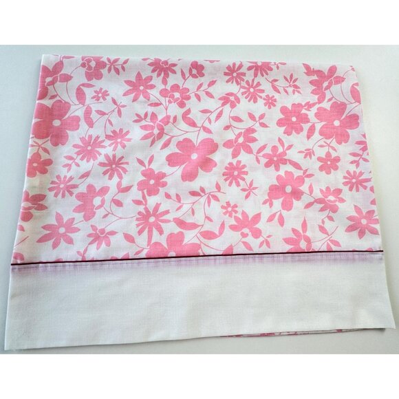 Vintage 70s pillowcase, white pink daisy floral, single pillow sham - Picture 3 of 8